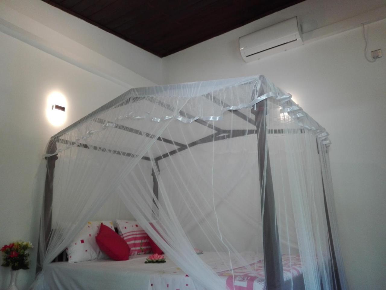 Neo Grand Bed and Breakfast Galle Esterno foto